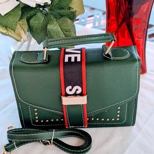 Fashionable crossbody bag